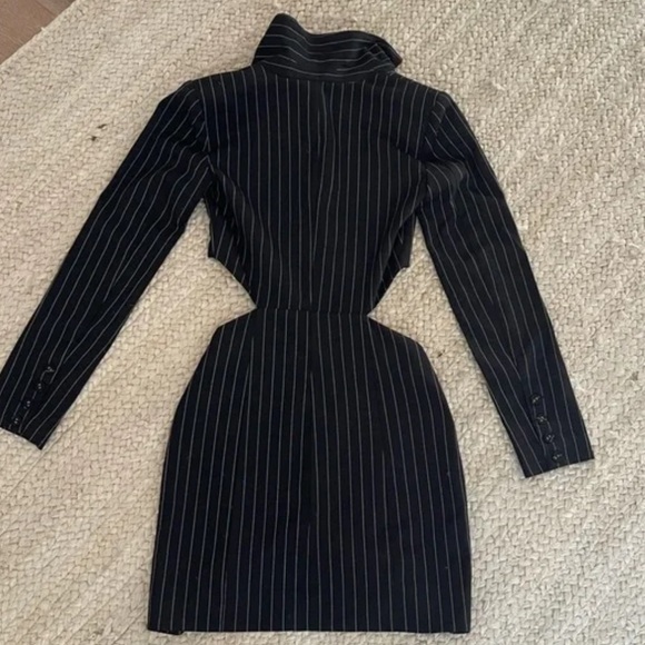 NBD NWOT
Kimber Blazer Dress (XS) Fully lined.Padded shoulders buttoned cuffs. - Picture 9 of 11